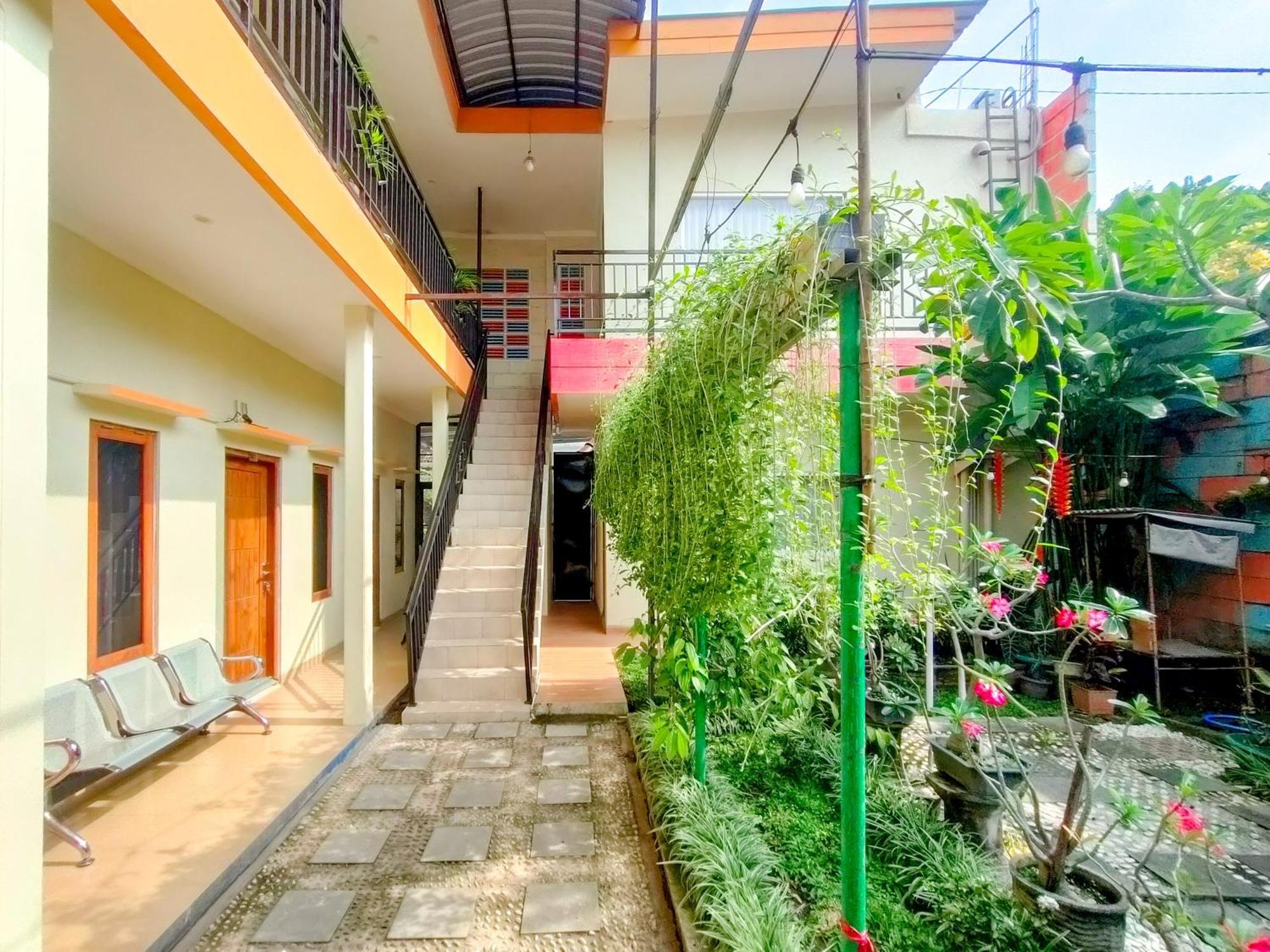 Hotel Reddoorz Syariah At Graha Adi Karya Kartasura Kartosuro Exterior foto