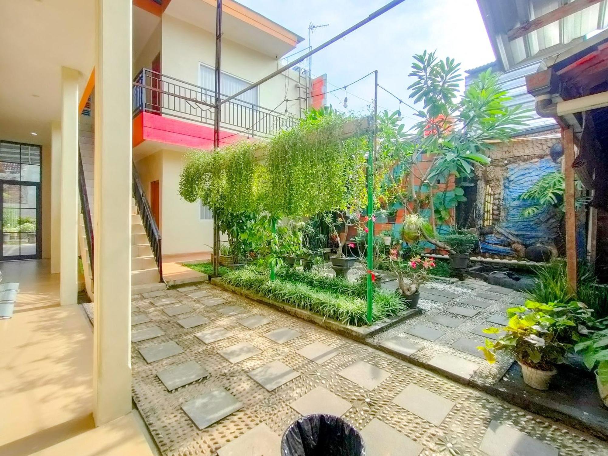 Hotel Reddoorz Syariah At Graha Adi Karya Kartasura Kartosuro Exterior foto